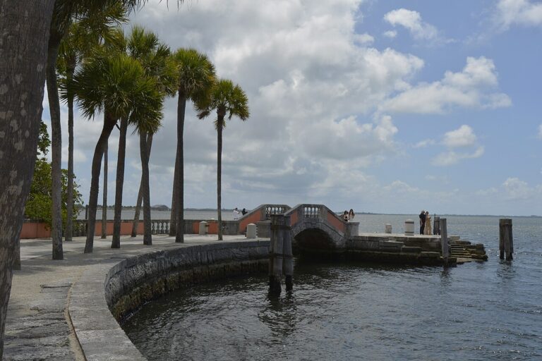 Miami luxury estate and gardens - luxury real estate purchasable with Bitcoin